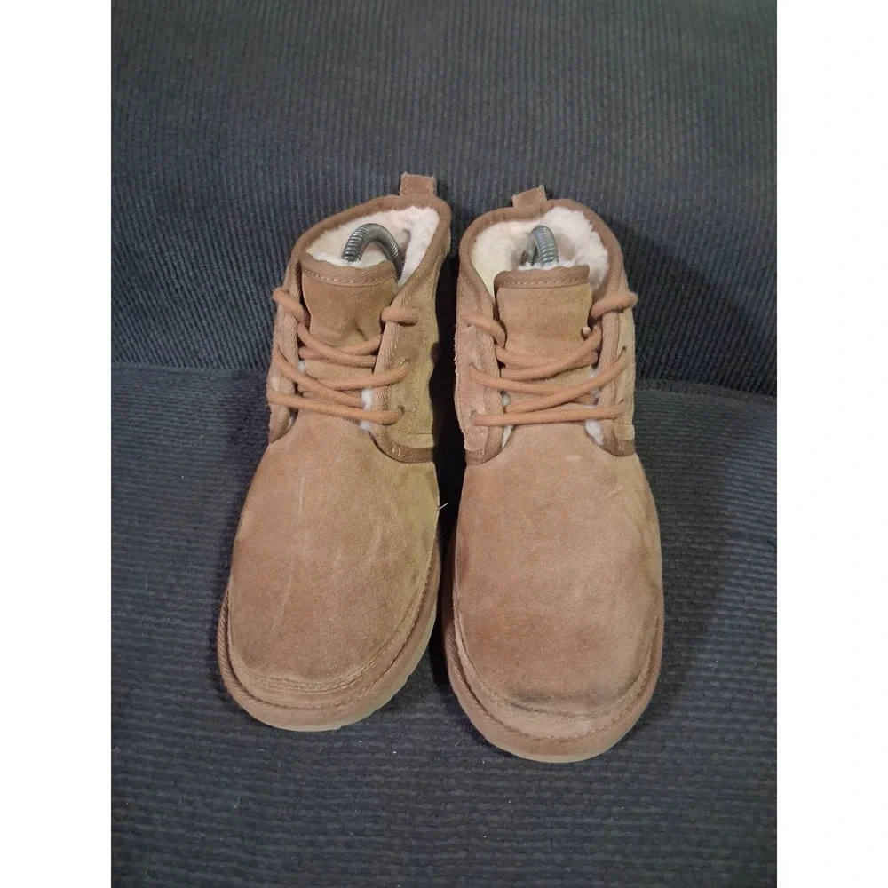 UGG Neumel II Graphic Boys Boots Size‎ 4 Chestnut Youth's Shoes 1120703K